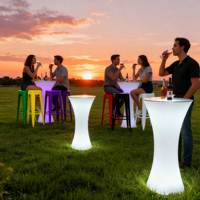 Table et chaise lumineuses LED tendance avec chargeur sans fil pour restaurant, bar à domicile, jardin, mariage – Matériau plastique, éclairage RGBW