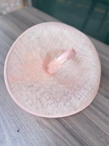 Chapeau d'église élégant de style vintage rose clair <span class=keywords><strong>bleu</strong></span> Sinamay Kentucky Derby pour femmes Base en lin extra super large avec large bord - Product Image 4