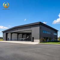 Hangar et garage préfabriqués en acier sur mesure, panneaux muraux isolés, espace de bureau, conception de porte large, garantie de 5 ans