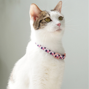 Collar de Nailon para Gato con Logotipo Personalizado al por Mayor, Duradero y Suave con Estampado Moderno y Simple, Decoración de Remaches y Campana para Perros - Product Image 6