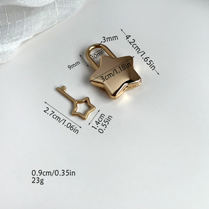 Şirin Dayanıklı 2 Anahtarlı Altın ve Gümüş Metal Kilit Lüks Tarz Özel Aksesuar Kilidi 4.2x3cm EH Marka Çanta Süsü İçin - Product Image 5