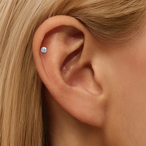 Boucles d'oreilles clous en argent sterling S925 avec moissanite, dos plat, filetage à vis, sertissage clos classique, certificat de bijoux inclus - Product Image 2