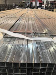 Profil en <span class=keywords><strong>acier</strong></span> doux Q235 ASTM A500 Tube carré galvanisé personnalisé <span class=keywords><strong>50x50</strong></span> 75x75 100x100 Tailles Soudage ERW 6m 12m - Product Image 4