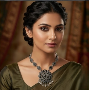 Parure Collier et Boucles d'Oreilles Traditionnelles en Cuivre et Laiton, Pendentif Floral Oxydé, Bijoux Ethniques Classiques pour Femme, Idéal Anniversaire - Product Image 4