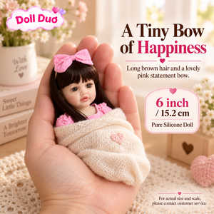 Muñeca Duo Personalizada de Silicona de 6 Pulgadas, Cuerpo Completo, Cabello Castaño, Lazo Rosa Grande, Regalo de Navidad Personalizado para Niños - Product Image 1