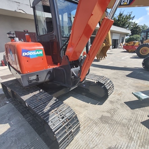 Mini pelleteuse à chenilles Doosan DH55 d'occasion | Origine: Corée du Sud | Idéal pour la construction, l'agriculture et l'aménagement paysager - Product Image 2