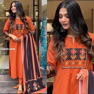 Vente en gros d'usine Ensemble 3 pièces en rayonne Kurtis pantalon Dupatta pour le bureau et des vêtements décontractés à un prix abordable - Product Image 2