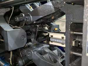 Machine de moulage par injection 170T MA1700 reconditionnée avec armoire de commande informatisée pour applications de moulage de haute précision - Product Image 5