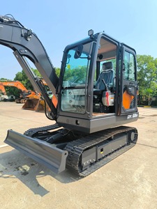 Miniexcavadora Doosan DX60D de 6 Toneladas para Trabajos de Paisajismo - Product Image 6
