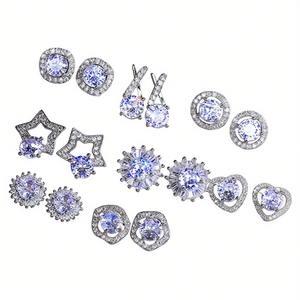 Orecchini a perno in oro bianco con gemma blu, taglio brillante rotondo, montatura a griffe a forma di stella, gioielli da festa alla moda da donna - Product Image 1