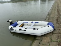 Bateaux gonflables en PVC Kayak de pêche pour 4 personnes radeaux à rames avec trou de support de moteur pour les sports nautiques