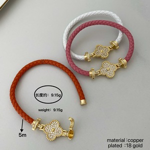 Bracciale in Pelle con Quadrifoglio Placcato Oro 18K in Stile Europeo e Americano, Gioielli all'Ingrosso - Product Image 4