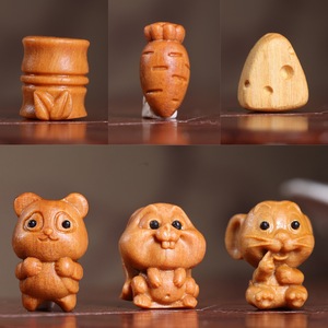 พวงกุญแจรูปม้าไม้แกะสลักลายการ์ตูน ของขวัญพกพาสะดวกสำหรับตรุษจีน - Product Image 1