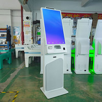 Kiosque à écran tactile de 32 pouces avec caméra, imprimante thermique et distributeur de cartes pour un service en libre-service dans le hall d'entrée