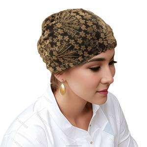 Pañuelos y bufandas de lujo para mujeres musulmanas de la marca de diseñador YASEEN, hechos de tela de franela, transpirables y ecológicos. - Product Image 2