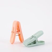 Pinces à linge universelles en plastique PP, finition lisse, design moderne et élégant, avec crochets antidérapants pour séchoir à linge