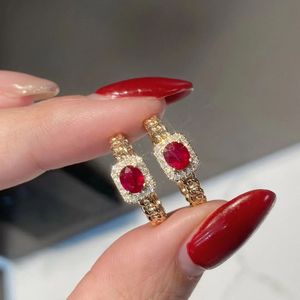 Anillo Cubano Xinfly de Oro Sólido de 18k con Rubí Color Sangre de Pichón de 0.39ct y Diamante de 0.1ct - Product Image 3