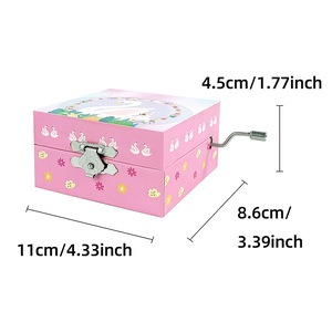 Caja Musical <span class=keywords><strong>de</strong></span> Madera con Manivela, Diseño <span class=keywords><strong>Lago</strong></span> <span class=keywords><strong>de</strong></span> <span class=keywords><strong>los</strong></span> <span class=keywords><strong>Cisnes</strong></span>, con Espacio para Guardar Anillos, Portátil, Regalo para Niños, Venta al Por Mayor Disponible - Product Image 4