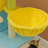 Arbre à chat en bois multi-niveaux intégré au design classique, avec fonctions désodorisantes et élimination du formaldéhyde, et nid pour chat peu encombrant