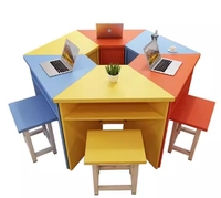 Ensemble de table et de chaise de classe en forme de trapèze - Mobilier d'apprentissage collaboratif pour le travail en groupe et les projets d'équipe, utilisation en maternelle