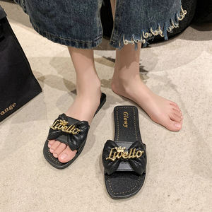 2024 nuevas zapatillas antideslizantes de moda para mujer, Sandalias planas informales con decoración de Metal, salidas salientes de verano y primavera de China - Product Image 4