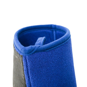 Guante de microfibra para lavado de autos hecho a medida para limpieza de automóviles con borde azul. - Product Image 3