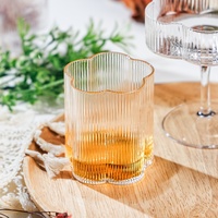 Verres à vin floraux transparents personnalisés, verres à boisson côtelés en forme de fleur, style moderne