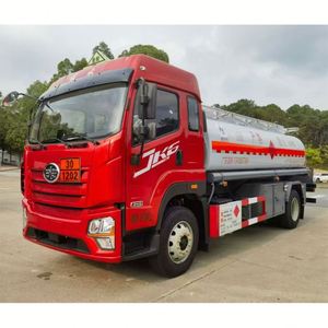 Flammable Liquid Transport Vehicle Fuel Truck Mobile Gas Station Truck LGBF Sino Truck FAW Jiefang 4*2 Oil Tank Truck - Product Image 2