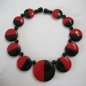 Collar con colgante circular de resina transparente - Product Image 1