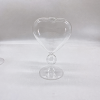 Verre à vin en forme de cœur de 200 ml, fabriqué à la main en verre borosilicate de haute qualité, couleur et logo personnalisables, passe au lave-vaisselle, verres uniques