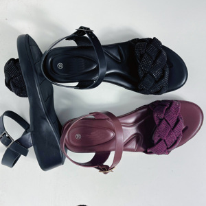 Sandali piatti da donna in pelle PU <span class=keywords><strong>con</strong></span> logo personalizzato, fibbia a cinturino <span class=keywords><strong>largo</strong></span> e plantare confortevole, all'ingrosso - Product Image 2