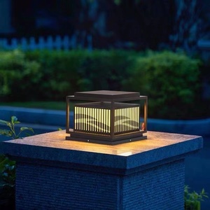 Lámpara Solar de Poste para Exteriores, Marco de Bronce, Pantalla Acrílica, LED Blanco Cálido 3500K, IP65, No Requiere Ensamblaje, 500 Lúmenes, CRI 80 - Product Image 2