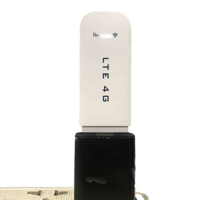 Portable 4G LTE USB Modem SIM Wireless 150Mbps Mini UFI Dongle 4G WiFi Router with SD Card Port
