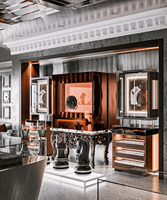 Agencement de magasin de bijoux et montres de luxe : personnalisation complète de la pièce, vitrine en verre, présentoir à bijoux, décoration de magasin