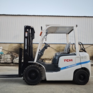 Oferta Especial: Montacargas TCM 3T Usado FD30 de Japón, Certificado CE ISO, Mástil de Dos Etapas, Desplazador Lateral Hidráulico, Alimentado por GLP, Neumáticos Sólidos - Product Image 3