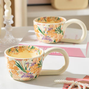 Tasse à café en céramique florale crème avec anse, tasse individuelle, cadeau de mariage, usage domestique - Product Image 3