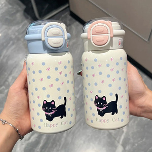 ขวดน้ำสุญญากาศลายแมวดำน่ารัก ขนาด 500 มล. สำหรับเด็ก ทำจากสแตนเลส ฝาปิดแบบพลิกสองด้าน พกพาสะดวก เก็บความร้อนได้ - Product Image 4