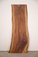Table à manger en bois massif de Monkeypod avec bord naturel et résine époxy, assemblée pour bar à domicile ou usage domestique