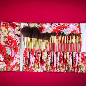 Professional 15-Piece China Red Makeup Brush Set With Synthetic Hair Wood Handle Cover Daily Face Foundation Makeup