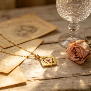 Collar de Joyería con Colgante de Rombo Calado, Diseño Vintage, Chapado en Oro PVD de 14k/18k, Acero Inoxidable 316L Personalizado para Mujer - Product Image 4