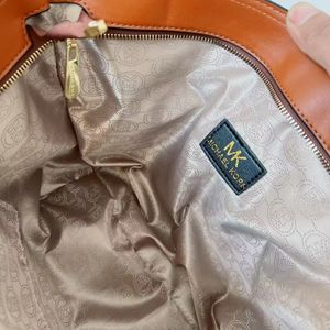 2024新款m品牌女式斜跨单肩手提袋畅销时尚PU材质多功能跨界设计 - Product Image 2