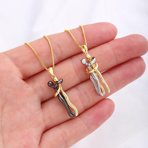 Collana per Coppie Abbracciata in Oro 18K, Gioiello con Pendente di Amanti che si Abbracciano e si Baciano - Product Image 1