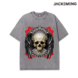 T-shirt Oversize con Stampa Teschio Realistico, Ali Nere, Catena Metallica e Fiori Rossi - Stile Dark Goth Casual - Disponibilità USA - Ingrosso - Product Image 4