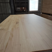 Panneaux en bois massif de pin Radiata de haute qualité, assemblés par jointure à languettes, bois de pin clair pour la décoration intérieure haut de gamme et la menuiserie