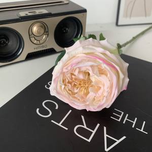 مورد بميدالية ذهبية زهرة اصطناعية تدوم طويلاً زهرة حمراء ورود حرير واحدة لحفل الزفاف - Product Image 6