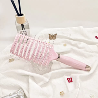 Brosse démêlante pour cheveux avec poignée en plastique ventilée et dents ajourées pour coiffure