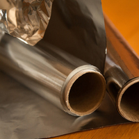 Rouleau de feuille d'aluminium triplex bleu or 10 microns Chine 3003 Stock pour l'emballage en sachet