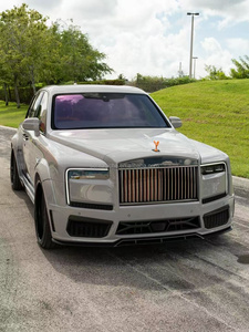 ชุดแต่งคาร์บอนไฟเบอร์สำหรับ Rolls-Royce Cullinan รุ่นอัพเกรด 1016 สไตล์  ประกอบด้วยกันชนหน้า-หลัง สเกิร์ตข้าง สปอยเลอร์ และฝากระโปรง - Product Image 4
