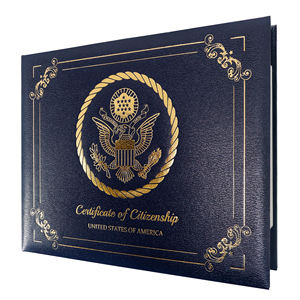 Porta Documentos de Ciudadanía Estadounidense, Piel Sintética Granulada, Tamaño A4 8.5x11, con Estampado Plateado, Interior de Cartón Blanco - Product Image 1