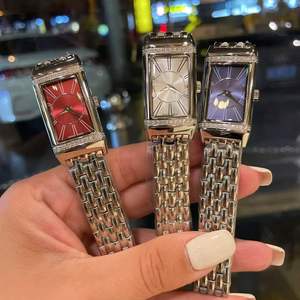 Montre décontractée pour femme en quartz japonais avec un design élégant, bracelet en acier inoxydable, mouvement Eta - Vente en gros - Product Image 1